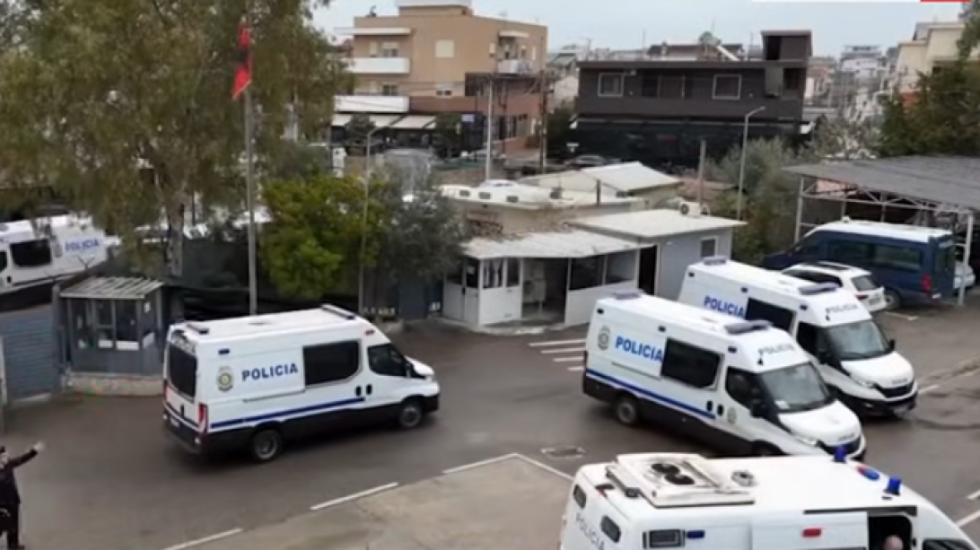 Burgu i Peqinit kalon “në sitë”, kontrolle blic nëpër qeli