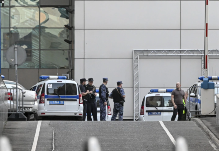 Të shtëna në Kiev, 5 të vdekur, 10 të plagosur, Zelensky: Autori i masakrës është vrarë