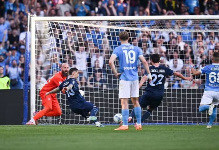 Napoli mundet nga Lazio, i “dorëzon” titullin Interit