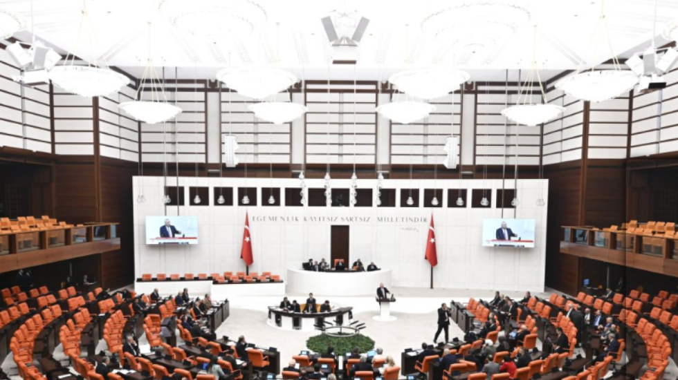 Erdogan ndalon rrjetet sociale për të miturit nën 15 vjeç