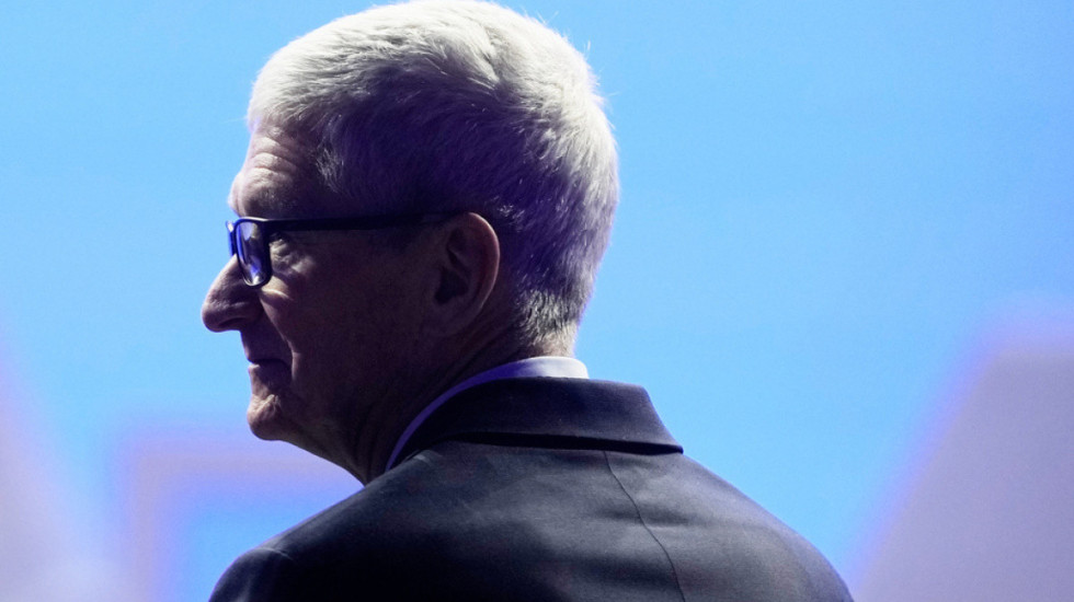 Cook largohet nga Apple pas 15 vitesh, e zëvendëson John Ternus