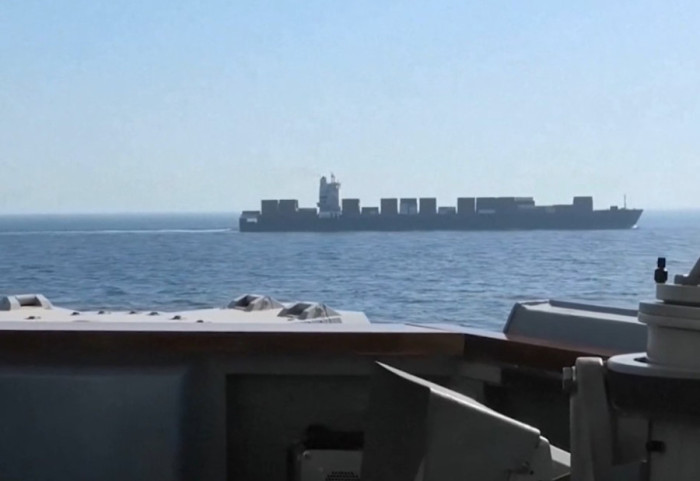 Anija cisternë e Teheranit çan bllokadën amerikane në Hormuz, Irani kërcënon nëse shkelet armëpushimi