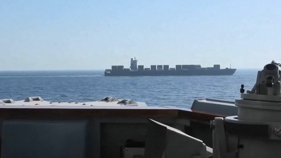 Anija cisternë e Teheranit çan bllokadën amerikane në Hormuz, Irani kërcënon nëse shkelet armëpushimi