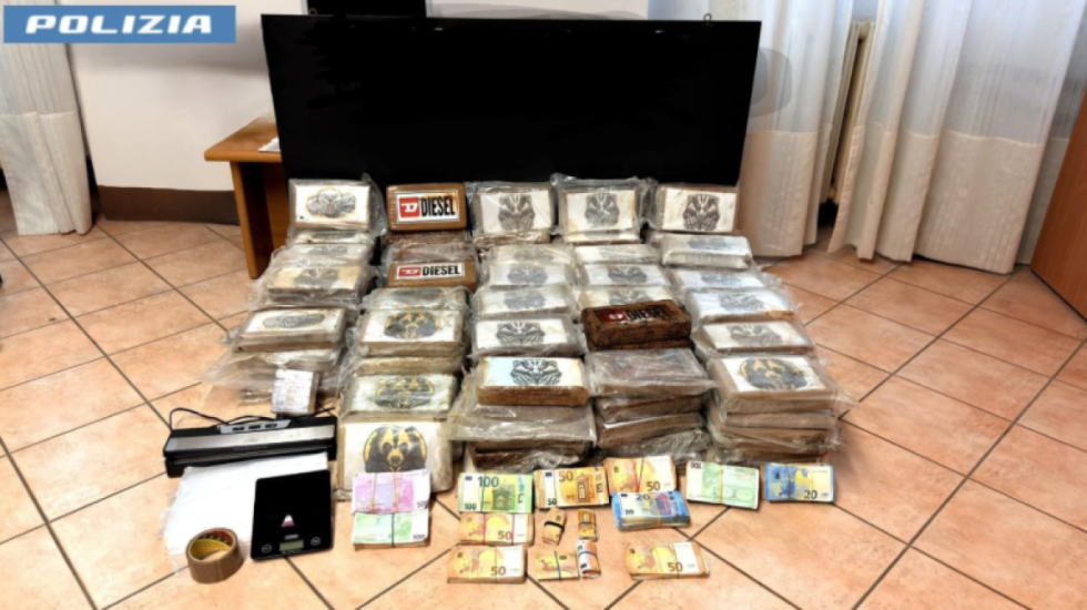 Goditje e rëndë trafikut të drogës, kapen 3 shqiptarë me 150 kg kokainë