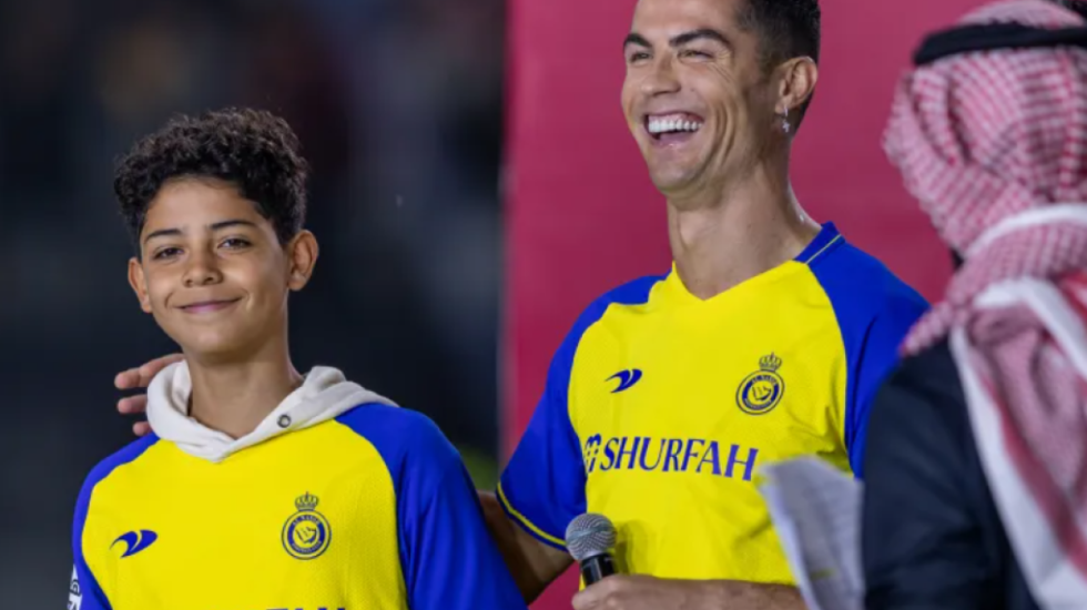 Al Nasr drejt vendimit historik, Cristiano Ronaldo mund të luajë me djalin në ekipin e parë